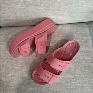 NWOT Crocs Brooklyn Buckle Low Wedge platform Women's 8 Rossette